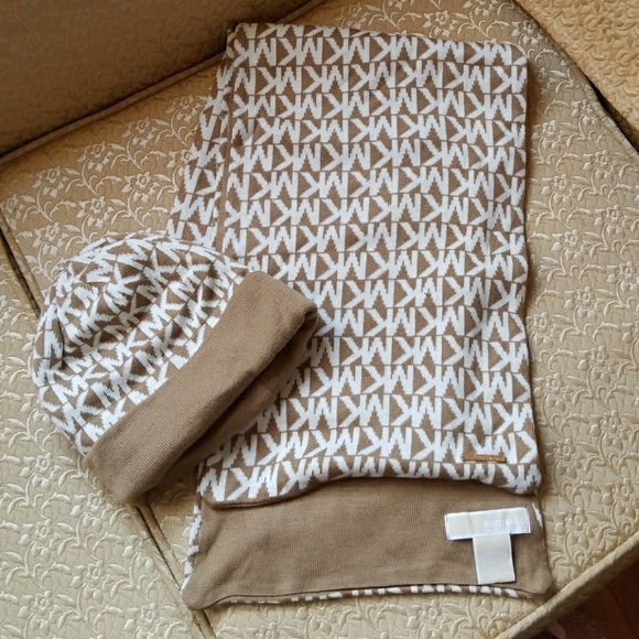Michael Kors Logo Hat & Scarf Set - Picture 1 of 3